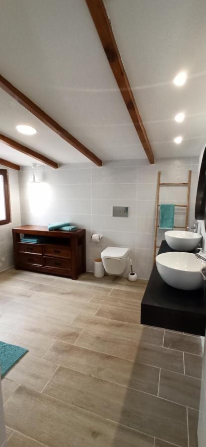 ארונה Beautiful Chalet With Wifi And Free Parking מראה חיצוני תמונה