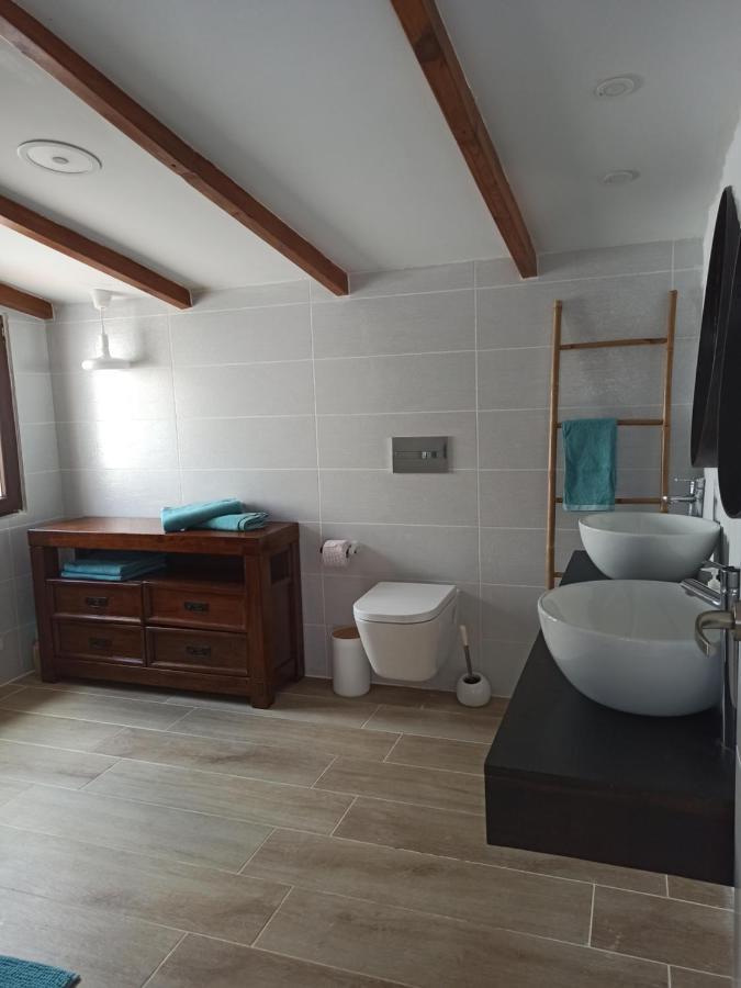 ארונה Beautiful Chalet With Wifi And Free Parking מראה חיצוני תמונה