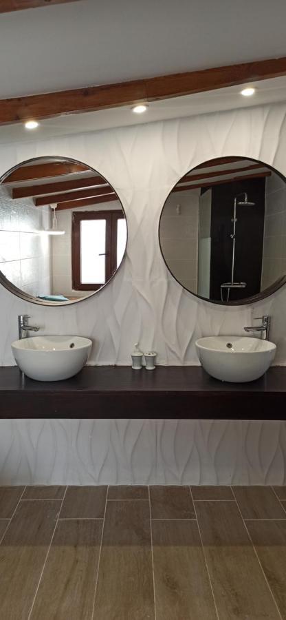 ארונה Beautiful Chalet With Wifi And Free Parking מראה חיצוני תמונה