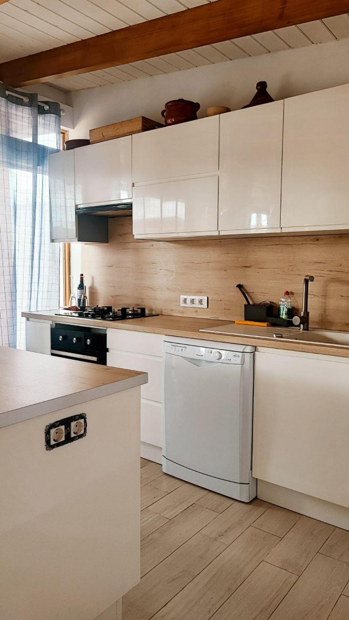 ארונה Beautiful Chalet With Wifi And Free Parking מראה חיצוני תמונה